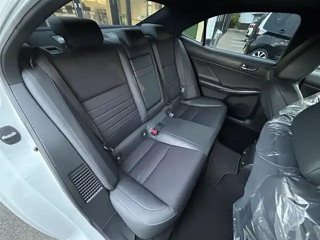 レクサス ＩＳ 300h Fスポーツ 愛媛県 2014(平26)年 8.9万km ホワイトノーヴァガラスフレーク 純正ナビ（Bluetooth/フルセグTV）/バックカメラ/クルーズコントロール/ETC/サンルーフ/前方ドライブレコーダー/パドルシフト/ブラックハーフレザー/シートヒーター/純正18インチアルミホイール/純正フロアマット/パワーシート/LEDヘッドライト/フォグランプ/ABS/カーテンエアバッグ