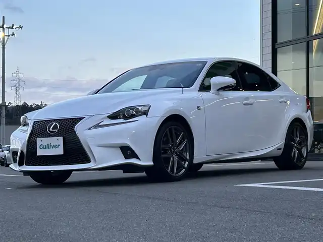 レクサス ＩＳ 300h Fスポーツ 愛媛県 2014(平26)年 8.9万km ホワイトノーヴァガラスフレーク 純正ナビ（Bluetooth/フルセグTV）/バックカメラ/クルーズコントロール/ETC/サンルーフ/前方ドライブレコーダー/パドルシフト/ブラックハーフレザー/シートヒーター/純正18インチアルミホイール/純正フロアマット/パワーシート/LEDヘッドライト/フォグランプ/ABS/カーテンエアバッグ