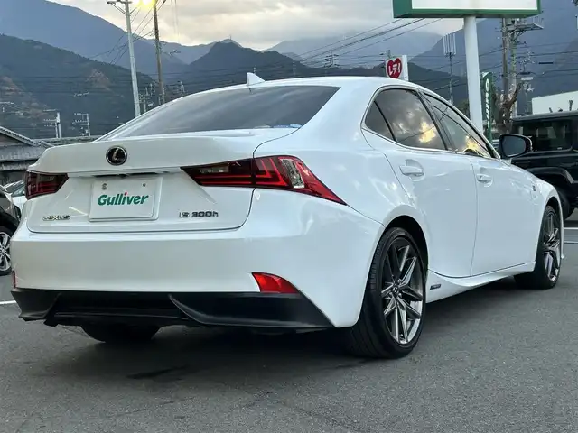 レクサス ＩＳ 300h Fスポーツ 愛媛県 2014(平26)年 8.9万km ホワイトノーヴァガラスフレーク 純正ナビ（Bluetooth/フルセグTV）/バックカメラ/クルーズコントロール/ETC/サンルーフ/前方ドライブレコーダー/パドルシフト/ブラックハーフレザー/シートヒーター/純正18インチアルミホイール/純正フロアマット/パワーシート/LEDヘッドライト/フォグランプ/ABS/カーテンエアバッグ