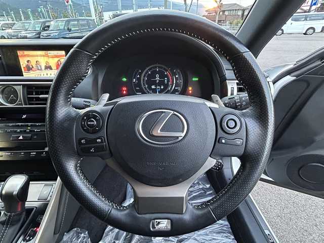 レクサス ＩＳ 300h Fスポーツ 愛媛県 2014(平26)年 8.9万km ホワイトノーヴァガラスフレーク 純正ナビ（Bluetooth/フルセグTV）/バックカメラ/クルーズコントロール/ETC/サンルーフ/前方ドライブレコーダー/パドルシフト/ブラックハーフレザー/シートヒーター/純正18インチアルミホイール/純正フロアマット/パワーシート/LEDヘッドライト/フォグランプ/ABS/カーテンエアバッグ