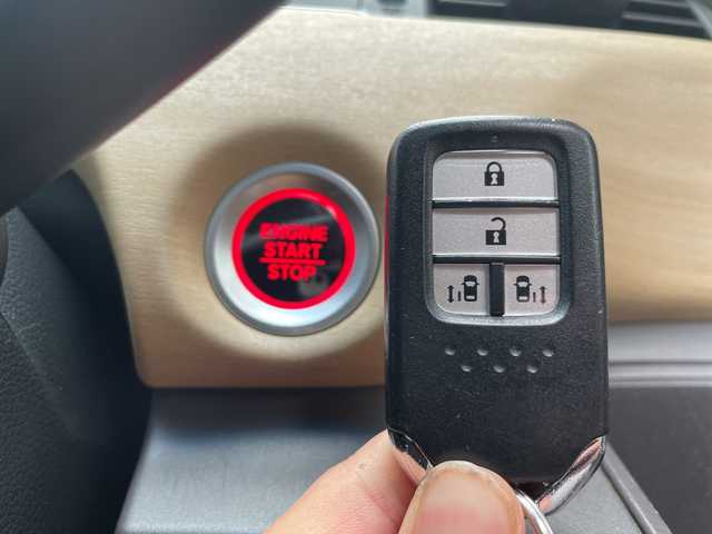 ホンダ フリード G ホンダセンシング 広島県 2016(平28)年 4.5万km ブルーホライゾンM 禁煙/社外ナビ/CD/DVD/DTV/Bluetooth/バックカメラ/両側パワースライドドア/レーダークルーズコントロール/LEDオートライト/ドライブレコーダー/ビルトインETC/アイドリングストップ/スマートキー/プッシュスタート/純正フロアマット/ドアバイザー