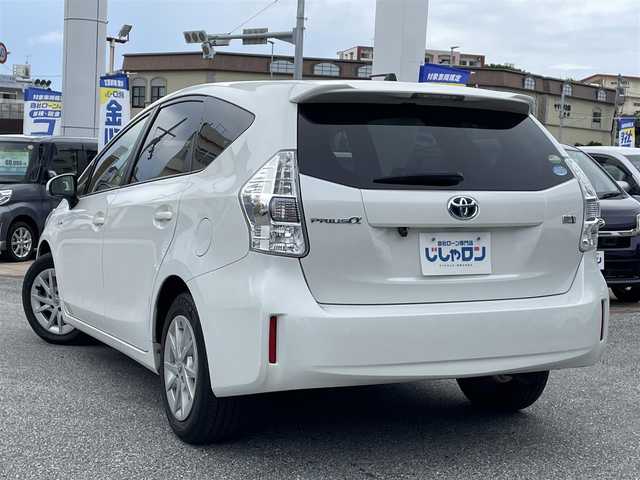 トヨタ プリウス α S 沖縄県 2014(平26)年 6.9万km ホワイトパールクリスタルシャイン (株)IDOMが運営する【じしゃロンコザ店】の自社ローン専用車両になりますこちらは現金またはオートローンご利用時の価格です。自社ローンご希望の方は別途その旨お申付け下さい/・社外ナビ/・TV/・バックカメラ/・ETC/・スマートキー/・プッシュスタート/・純正アルミホイール/・社外フロアマット/・オートライト