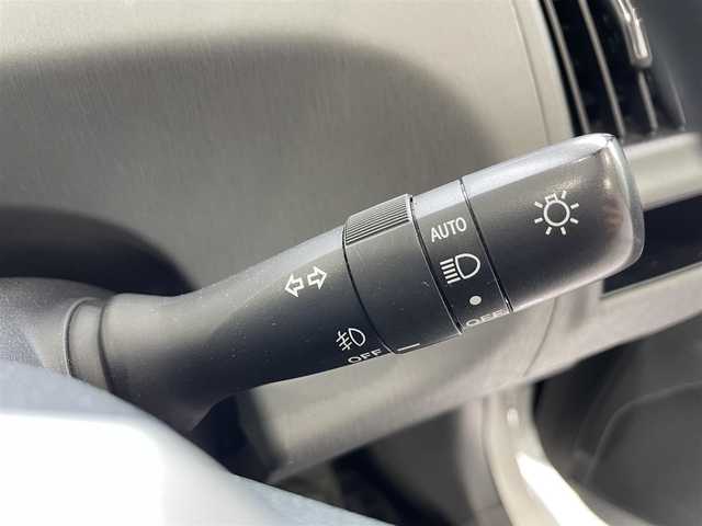 トヨタ プリウス α S 沖縄県 2014(平26)年 6.9万km ホワイトパールクリスタルシャイン (株)IDOMが運営する【じしゃロンコザ店】の自社ローン専用車両になりますこちらは現金またはオートローンご利用時の価格です。自社ローンご希望の方は別途その旨お申付け下さい/・社外ナビ/・TV/・バックカメラ/・ETC/・スマートキー/・プッシュスタート/・純正アルミホイール/・社外フロアマット/・オートライト