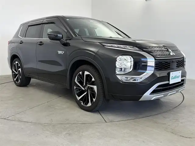 三菱 アウトランダー ＰＨＥＶ P 愛知県 2022(令4)年 2.8万km ブラックダイヤモンド ワンオーナー/プレミアムサウンド（BOSE)/e-Assist/純正メモリーナビ/（Bluetooth/Android Auto)/前後ドライブレコーダー/ヘッドアップディスプレイ/パノラマビューモニター/ブラインドスポットモニター/デジタルインナーミラー/全席シートヒーター/ステアリングヒーター/本革ステアリング/パワーバックドア/オートハイビーム/ワイヤレス充電/純正20インチAW