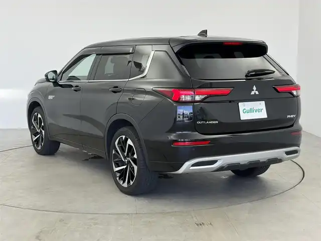 三菱 アウトランダー ＰＨＥＶ P 愛知県 2022(令4)年 2.8万km ブラックダイヤモンド ワンオーナー/プレミアムサウンド（BOSE)/e-Assist/純正メモリーナビ/（Bluetooth/Android Auto)/前後ドライブレコーダー/ヘッドアップディスプレイ/パノラマビューモニター/ブラインドスポットモニター/デジタルインナーミラー/全席シートヒーター/ステアリングヒーター/本革ステアリング/パワーバックドア/オートハイビーム/ワイヤレス充電/純正20インチAW