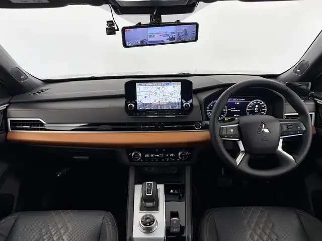 三菱 アウトランダー ＰＨＥＶ P 愛知県 2022(令4)年 2.8万km ブラックダイヤモンド ワンオーナー/プレミアムサウンド（BOSE)/e-Assist/純正メモリーナビ/（Bluetooth/Android Auto)/前後ドライブレコーダー/ヘッドアップディスプレイ/パノラマビューモニター/ブラインドスポットモニター/デジタルインナーミラー/全席シートヒーター/ステアリングヒーター/本革ステアリング/パワーバックドア/オートハイビーム/ワイヤレス充電/純正20インチAW