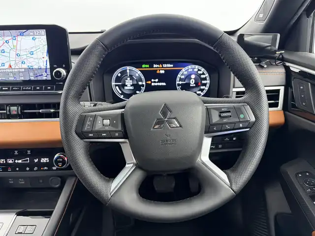 三菱 アウトランダー ＰＨＥＶ P 愛知県 2022(令4)年 2.8万km ブラックダイヤモンド ワンオーナー/プレミアムサウンド（BOSE)/e-Assist/純正メモリーナビ/（Bluetooth/Android Auto)/前後ドライブレコーダー/ヘッドアップディスプレイ/パノラマビューモニター/ブラインドスポットモニター/デジタルインナーミラー/全席シートヒーター/ステアリングヒーター/本革ステアリング/パワーバックドア/オートハイビーム/ワイヤレス充電/純正20インチAW