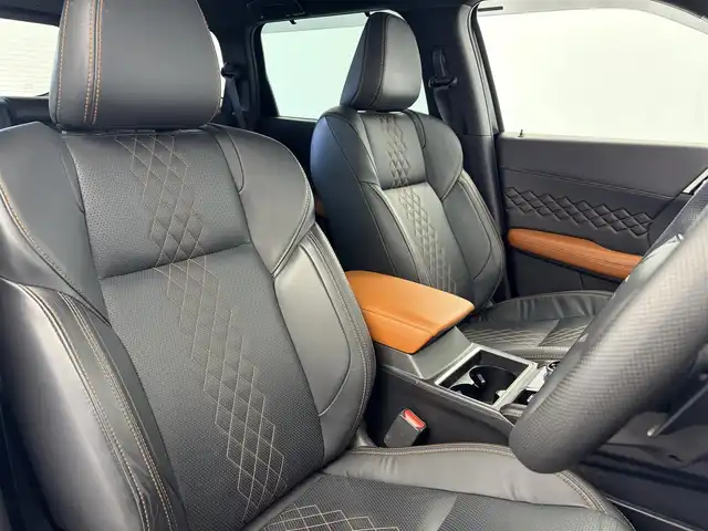 三菱 アウトランダー ＰＨＥＶ P 愛知県 2022(令4)年 2.8万km ブラックダイヤモンド ワンオーナー/プレミアムサウンド（BOSE)/e-Assist/純正メモリーナビ/（Bluetooth/Android Auto)/前後ドライブレコーダー/ヘッドアップディスプレイ/パノラマビューモニター/ブラインドスポットモニター/デジタルインナーミラー/全席シートヒーター/ステアリングヒーター/本革ステアリング/パワーバックドア/オートハイビーム/ワイヤレス充電/純正20インチAW