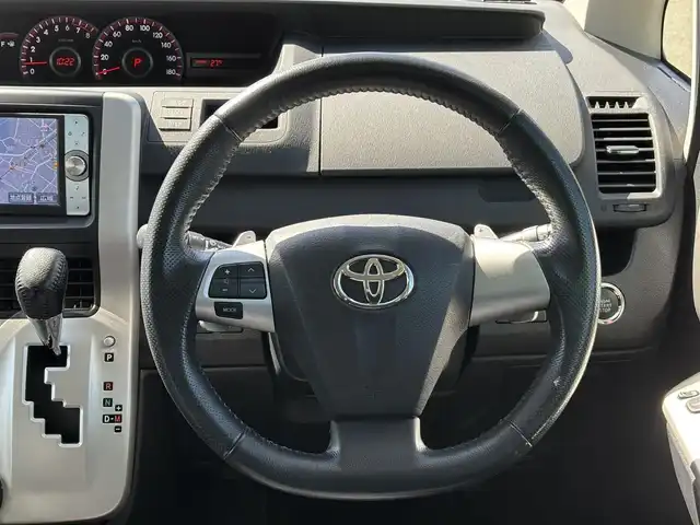 トヨタ ノア Si 福岡県 2011(平23)年 7.3万km ホワイトパールクリスタルシャイン プッシュスタートボタン/スマートキー/HDDナビ/Bluetoothオーディオ/ワンセグTV/バックカメラ/ETC/純正アルミホイール