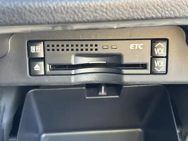 トヨタ ノア Si 福岡県 2011(平23)年 7.3万km ホワイトパールクリスタルシャイン プッシュスタートボタン/スマートキー/HDDナビ/Bluetoothオーディオ/ワンセグTV/バックカメラ/ETC/純正アルミホイール