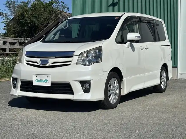 トヨタ ノア Si 福岡県 2011(平23)年 7.3万km ホワイトパールクリスタルシャイン プッシュスタートボタン/スマートキー/HDDナビ/Bluetoothオーディオ/ワンセグTV/バックカメラ/ETC/純正アルミホイール