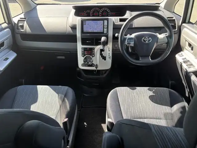 トヨタ ノア Si 福岡県 2011(平23)年 7.3万km ホワイトパールクリスタルシャイン プッシュスタートボタン/スマートキー/HDDナビ/Bluetoothオーディオ/ワンセグTV/バックカメラ/ETC/純正アルミホイール