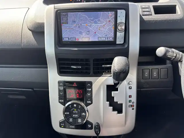 トヨタ ノア Si 福岡県 2011(平23)年 7.3万km ホワイトパールクリスタルシャイン プッシュスタートボタン/スマートキー/HDDナビ/Bluetoothオーディオ/ワンセグTV/バックカメラ/ETC/純正アルミホイール