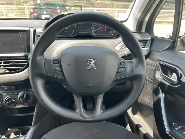 プジョー ２０８ スタイル 愛知県 2018(平30)年 3.4万km 白 純正ディスプレイオーディオ/Bluetooth/バックカメラ/クルーズコントロール/ETC/ウィンカーミラー/フォグライト/社外フロアマット