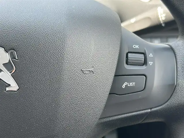プジョー ２０８ スタイル 愛知県 2018(平30)年 3.4万km 白 純正ディスプレイオーディオ/Bluetooth/バックカメラ/クルーズコントロール/ETC/ウィンカーミラー/フォグライト/社外フロアマット