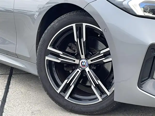 ＢＭＷ ３２０ｄ xDrive ツーリング Mスポーツ 東京都 2022(令4)年 3.9万km グレー 純正ナビ/AppleCarplay/バックカメラ/ハーフレザーシート/シートヒーター/ヘッドアップディスプレイ/アダプティブクルーズコントロール/ブラインドスポットモニター/衝突被害軽減ブレーキ/レーンキープアシスト/前後ドライブレコーダー/ワイヤレス充電/アンビエントライト/パワーバックドア/ステアリングスイッチ/サイドエアバック