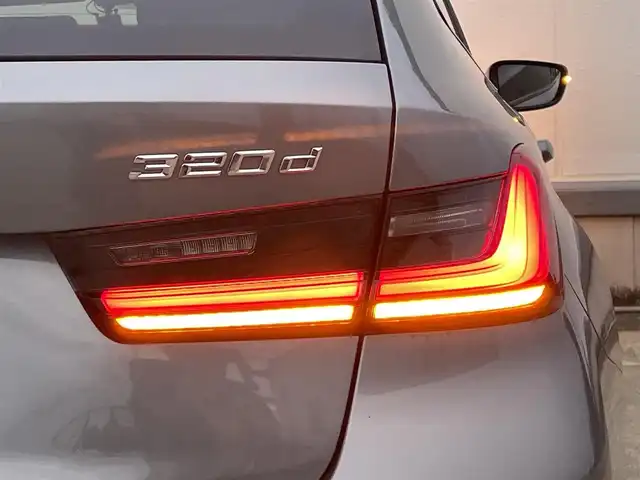 ＢＭＷ ３２０ｄ xDrive ツーリング Mスポーツ 東京都 2022(令4)年 3.9万km グレー 純正ナビ/AppleCarplay/バックカメラ/ハーフレザーシート/シートヒーター/ヘッドアップディスプレイ/アダプティブクルーズコントロール/ブラインドスポットモニター/衝突被害軽減ブレーキ/レーンキープアシスト/前後ドライブレコーダー/ワイヤレス充電/アンビエントライト/パワーバックドア/ステアリングスイッチ/サイドエアバック