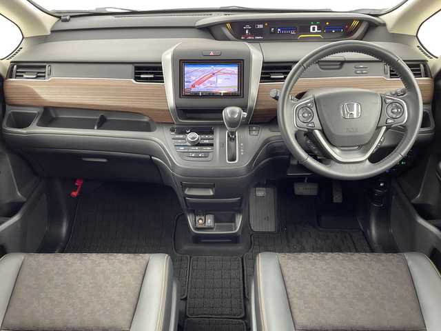 ホンダ フリード クロスター 大阪府 2023(令5)年 1.1万km プラチナホワイトパール ホンダセンシング/　・衝突軽減ブレーキ（CMBS）/　・誤発進抑制機能/　・車線維持支援システム（LKAS）/　・渋滞追従機能付ACC/　・歩行者事故低減ステアリング/　・標識認識機能/　・路外逸脱抑制機能/社外メモリナビ【CD/DVD/Bluetooth/HDMI/フルセグ】/バックカメラ/両側パワースライドドア/D/N席シートヒーター/ハーフレザーシート/ETC/コーナーセンサー（後方）/フォグランプ/フロアマット