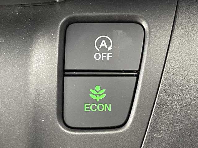 ホンダ フリード クロスター 大阪府 2023(令5)年 1.1万km プラチナホワイトパール ホンダセンシング/　・衝突軽減ブレーキ（CMBS）/　・誤発進抑制機能/　・車線維持支援システム（LKAS）/　・渋滞追従機能付ACC/　・歩行者事故低減ステアリング/　・標識認識機能/　・路外逸脱抑制機能/社外メモリナビ【CD/DVD/Bluetooth/HDMI/フルセグ】/バックカメラ/両側パワースライドドア/D/N席シートヒーター/ハーフレザーシート/ETC/コーナーセンサー（後方）/フォグランプ/フロアマット