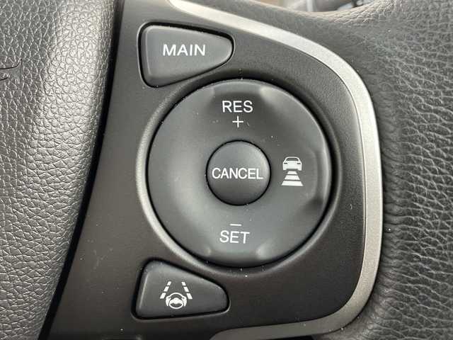 ホンダ フリード クロスター 大阪府 2023(令5)年 1.1万km プラチナホワイトパール ホンダセンシング/　・衝突軽減ブレーキ（CMBS）/　・誤発進抑制機能/　・車線維持支援システム（LKAS）/　・渋滞追従機能付ACC/　・歩行者事故低減ステアリング/　・標識認識機能/　・路外逸脱抑制機能/社外メモリナビ【CD/DVD/Bluetooth/HDMI/フルセグ】/バックカメラ/両側パワースライドドア/D/N席シートヒーター/ハーフレザーシート/ETC/コーナーセンサー（後方）/フォグランプ/フロアマット