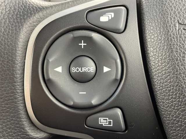 ホンダ フリード クロスター 大阪府 2023(令5)年 1.1万km プラチナホワイトパール ホンダセンシング/　・衝突軽減ブレーキ（CMBS）/　・誤発進抑制機能/　・車線維持支援システム（LKAS）/　・渋滞追従機能付ACC/　・歩行者事故低減ステアリング/　・標識認識機能/　・路外逸脱抑制機能/社外メモリナビ【CD/DVD/Bluetooth/HDMI/フルセグ】/バックカメラ/両側パワースライドドア/D/N席シートヒーター/ハーフレザーシート/ETC/コーナーセンサー（後方）/フォグランプ/フロアマット