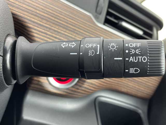 ホンダ フリード クロスター 大阪府 2023(令5)年 1.1万km プラチナホワイトパール ホンダセンシング/　・衝突軽減ブレーキ（CMBS）/　・誤発進抑制機能/　・車線維持支援システム（LKAS）/　・渋滞追従機能付ACC/　・歩行者事故低減ステアリング/　・標識認識機能/　・路外逸脱抑制機能/社外メモリナビ【CD/DVD/Bluetooth/HDMI/フルセグ】/バックカメラ/両側パワースライドドア/D/N席シートヒーター/ハーフレザーシート/ETC/コーナーセンサー（後方）/フォグランプ/フロアマット