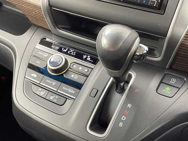 ホンダ フリード クロスター 大阪府 2023(令5)年 1.1万km プラチナホワイトパール ホンダセンシング/　・衝突軽減ブレーキ（CMBS）/　・誤発進抑制機能/　・車線維持支援システム（LKAS）/　・渋滞追従機能付ACC/　・歩行者事故低減ステアリング/　・標識認識機能/　・路外逸脱抑制機能/社外メモリナビ【CD/DVD/Bluetooth/HDMI/フルセグ】/バックカメラ/両側パワースライドドア/D/N席シートヒーター/ハーフレザーシート/ETC/コーナーセンサー（後方）/フォグランプ/フロアマット