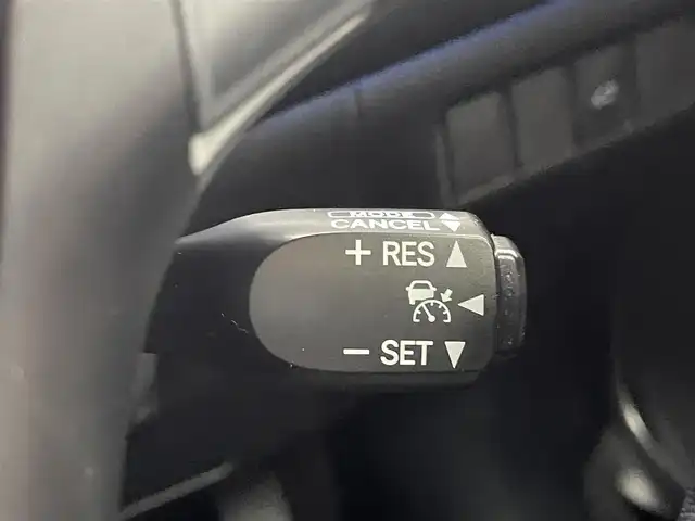 トヨタ ハリアー プレミアム 熊本県 2017(平29)年 6.6万km ホワイトパールクリスタルシャイン 禁煙車　/アルパイン9インチナビ（ＣＤ・ＤＶＤ・フルセグ・ＳＤ・ＵＳＢ）/バックカメラ　/社外前後ドライブレコーダー　/純正ビルトインＥＴＣ　/前後クリアランスソナー　/運転席パワーシート　/レーダークルーズコントロール/衝突軽減ブレーキ/レーンキープアシスト/横滑り防止/アイドリングストップ/パワーバックドア/純正フロアマット/純正１８インチAW/オートライト/オートマチックハイビーム/LEDヘッドライト/フォグライト/スマートキー/プッシュスタート