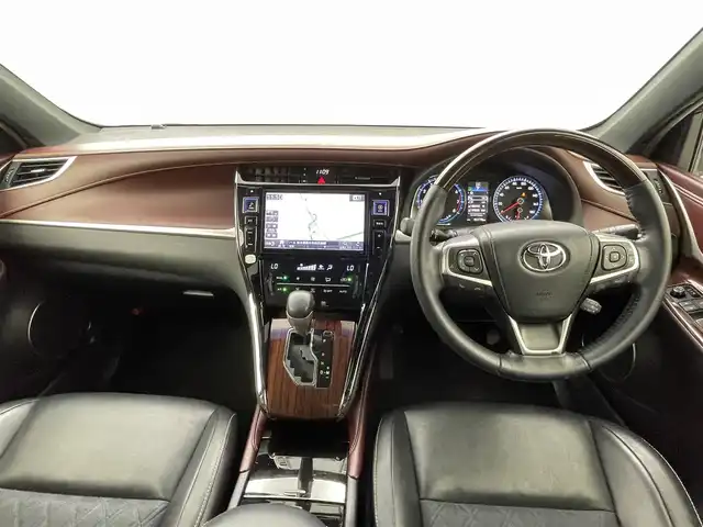 トヨタ ハリアー プレミアム 熊本県 2017(平29)年 6.6万km ホワイトパールクリスタルシャイン 禁煙車　/アルパイン9インチナビ（ＣＤ・ＤＶＤ・フルセグ・ＳＤ・ＵＳＢ）/バックカメラ　/社外前後ドライブレコーダー　/純正ビルトインＥＴＣ　/前後クリアランスソナー　/運転席パワーシート　/レーダークルーズコントロール/衝突軽減ブレーキ/レーンキープアシスト/横滑り防止/アイドリングストップ/パワーバックドア/純正フロアマット/純正１８インチAW/オートライト/オートマチックハイビーム/LEDヘッドライト/フォグライト/スマートキー/プッシュスタート