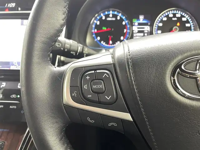 トヨタ ハリアー プレミアム 熊本県 2017(平29)年 6.6万km ホワイトパールクリスタルシャイン 禁煙車　/アルパイン9インチナビ（ＣＤ・ＤＶＤ・フルセグ・ＳＤ・ＵＳＢ）/バックカメラ　/社外前後ドライブレコーダー　/純正ビルトインＥＴＣ　/前後クリアランスソナー　/運転席パワーシート　/レーダークルーズコントロール/衝突軽減ブレーキ/レーンキープアシスト/横滑り防止/アイドリングストップ/パワーバックドア/純正フロアマット/純正１８インチAW/オートライト/オートマチックハイビーム/LEDヘッドライト/フォグライト/スマートキー/プッシュスタート