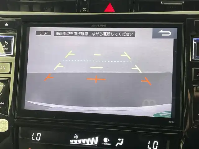 トヨタ ハリアー プレミアム 熊本県 2017(平29)年 6.6万km ホワイトパールクリスタルシャイン 禁煙車　/アルパイン9インチナビ（ＣＤ・ＤＶＤ・フルセグ・ＳＤ・ＵＳＢ）/バックカメラ　/社外前後ドライブレコーダー　/純正ビルトインＥＴＣ　/前後クリアランスソナー　/運転席パワーシート　/レーダークルーズコントロール/衝突軽減ブレーキ/レーンキープアシスト/横滑り防止/アイドリングストップ/パワーバックドア/純正フロアマット/純正１８インチAW/オートライト/オートマチックハイビーム/LEDヘッドライト/フォグライト/スマートキー/プッシュスタート