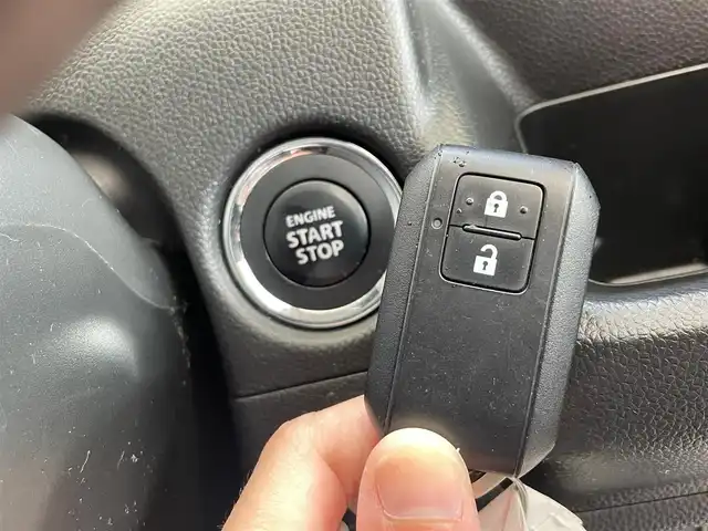 スズキ ワゴンＲ HYBRID FZ 岩手県 2018(平30)年 10.9万km ピュアホワイトP ４WD/カラーヘッドアップディスプレイ/シートヒーター/衝突被害軽減ブレーキ/レーンアシスト/バックカメラ/横滑り防止装置/純正ナビ（Bluetooth CD DVD USB フルセグ）/ETC/横滑り防止装置/オートハイビーム/LEDヘッドライト/純正１４インチアルミホイール/ドアミラーウインカー/ベンチシート