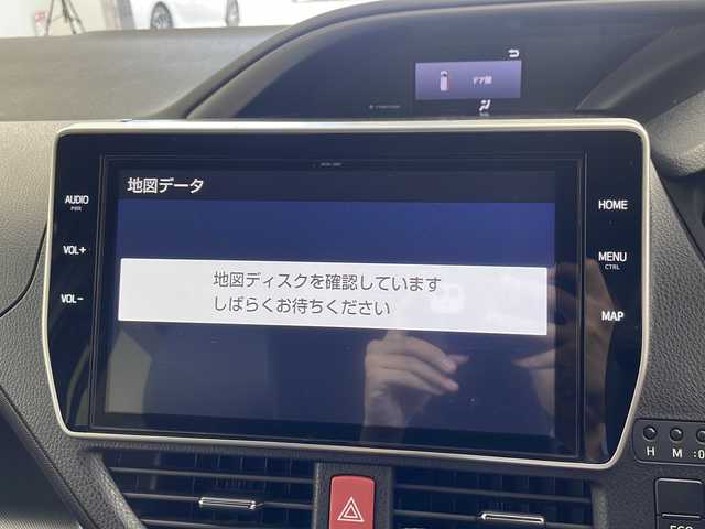 トヨタ ヴォクシー ZS 煌Ⅲ 茨城県 2021(令3)年 3.5万km ブラック 純正１０インチナビ/フリップダウンモニター/両側パワースライドドア/バックカメラ/クルーズコントロール/前後ドライブレコーダー/デュアルエアコン/ＥＴＣ/前後コーナーセンサー/純正ＡＷ