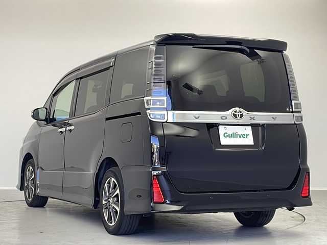 トヨタ ヴォクシー ZS 煌Ⅲ 茨城県 2021(令3)年 3.5万km ブラック 純正１０インチナビ/フリップダウンモニター/両側パワースライドドア/バックカメラ/クルーズコントロール/前後ドライブレコーダー/デュアルエアコン/ＥＴＣ/前後コーナーセンサー/純正ＡＷ