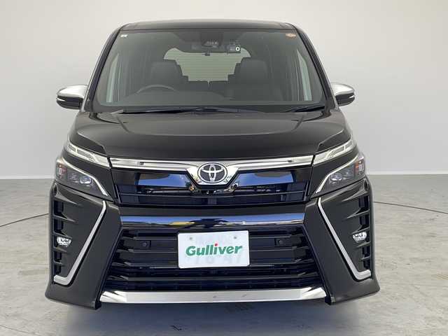 トヨタ ヴォクシー ZS 煌Ⅲ 茨城県 2021(令3)年 3.5万km ブラック 純正１０インチナビ/フリップダウンモニター/両側パワースライドドア/バックカメラ/クルーズコントロール/前後ドライブレコーダー/デュアルエアコン/ＥＴＣ/前後コーナーセンサー/純正ＡＷ