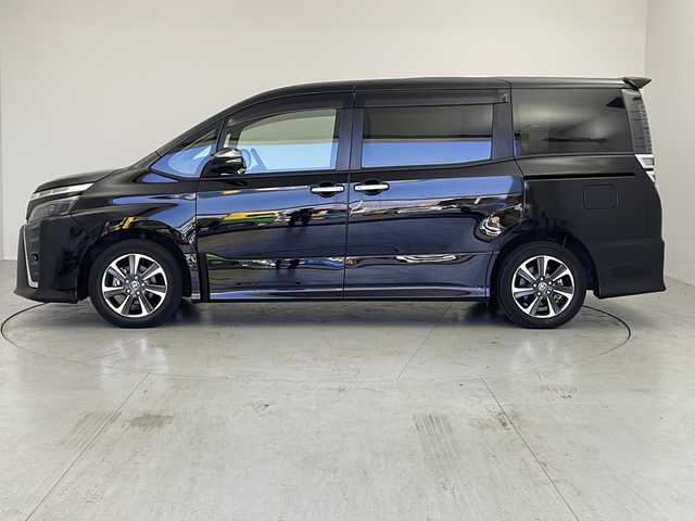 トヨタ ヴォクシー ZS 煌Ⅲ 茨城県 2021(令3)年 3.5万km ブラック 純正１０インチナビ/フリップダウンモニター/両側パワースライドドア/バックカメラ/クルーズコントロール/前後ドライブレコーダー/デュアルエアコン/ＥＴＣ/前後コーナーセンサー/純正ＡＷ