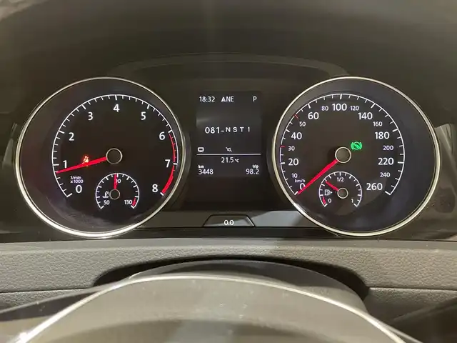 フォルクスワーゲン ゴルフ TSIハイライン 新潟県 2016(平28)年 0.4万km パシフィックブルーM オプション/レザーシートパッケージ/-パワーシート/-パワーランバーサポート/-シートヒーター/-シートアンダートレー/DCCパッケージ/-アダプティブシャシーコントロール/-17インチアルミホイール5ダブルスポーク/DiscoverProパッケージ/-純正ナビ(CD/DVD/Bluetooth/USB/フルセグTV)/-ETC2.0/主要装備/プリクラッシュブレーキシステム/レーンキープアシストシステム/ブラインドスポットディテクション/ドライブレコーダー/HIDヘッドライト/コーナーセンサー/バックカメラ