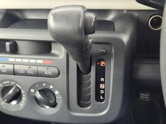 スズキ ＭＲワゴン エコ L 大分県 2012(平24)年 10.6万km パールホワイト ・SDナビゲーション（AVN112M）/・電動格納ミラー/・プッシュスタート/・ヘッドライトレベライザー/・純正フロアマット/・純正ドアバイザー/・スマートキー/・アイドリングストップ/・取扱説明書/・スペアキー１本