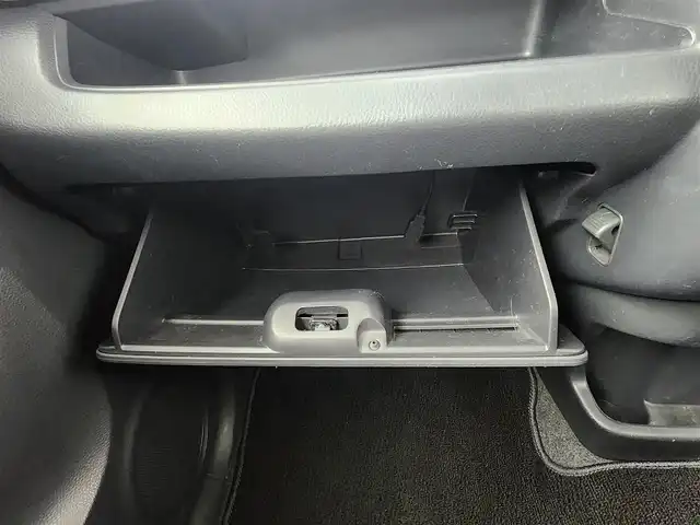 スズキ ＭＲワゴン エコ L 大分県 2012(平24)年 10.6万km パールホワイト ・SDナビゲーション（AVN112M）/・電動格納ミラー/・プッシュスタート/・ヘッドライトレベライザー/・純正フロアマット/・純正ドアバイザー/・スマートキー/・アイドリングストップ/・取扱説明書/・スペアキー１本