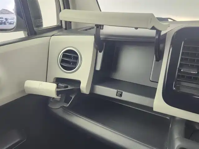 スズキ ＭＲワゴン エコ L 大分県 2012(平24)年 10.6万km パールホワイト ・SDナビゲーション（AVN112M）/・電動格納ミラー/・プッシュスタート/・ヘッドライトレベライザー/・純正フロアマット/・純正ドアバイザー/・スマートキー/・アイドリングストップ/・取扱説明書/・スペアキー１本