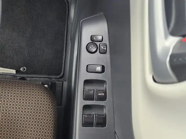 スズキ ＭＲワゴン エコ L 大分県 2012(平24)年 10.6万km パールホワイト ・SDナビゲーション（AVN112M）/・電動格納ミラー/・プッシュスタート/・ヘッドライトレベライザー/・純正フロアマット/・純正ドアバイザー/・スマートキー/・アイドリングストップ/・取扱説明書/・スペアキー１本