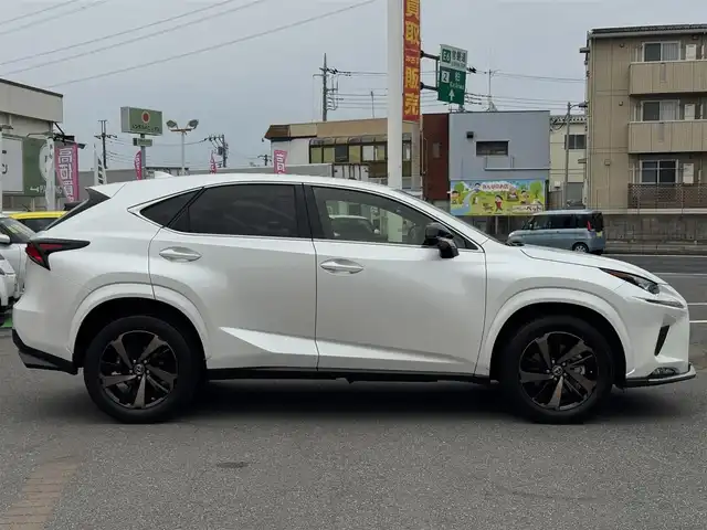 レクサス ＮＸ 300 スパイス&シック 千葉県 2021(令3)年 2.9万km ソニッククォーツ ワンオーナー/レクサスセーフティシステム/衝突軽減ブレーキ/レーダークルーズコントロール/レーンキープアシスト/純正メモリーナビ/フルセグTV/Bluetooth/バックカメラ/コーナーセンサー/黒レザーシート/シートヒーター/エアシート /LEDライト/ETC2.0/純正フロアマット/電動リアゲート/純正18インチAW/保証書・取説/スペアキー