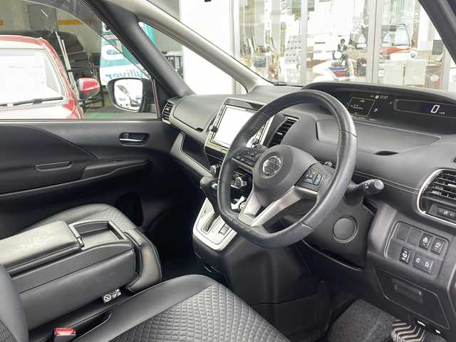 日産 セレナ ハイウェイスターVセレクションⅡ 兵庫県 2018(平30)年 5.5万km ダイヤモンドブラック ワンオーナー/セーフティパックB　1/純正9インチSDナビ/フルセグTV/Bluetooth/CD/DVD/BD/ETC/両側パワースライドドア/インテリジェントエマージェンシーブレーキ/LDW/ナビ連動ドライブレコーダー/ハンドルヒーター/防水シート/前席シートヒーター/リアオートエアコン/オートライト(LEDヘッドライト)/2列目超ロングスライド/横スライドシート/ステアリングスイッチ/純正セキュリティ/取扱説明書・保証書/-/-/1/プロパイロット/インテリジェントアラウンドビュー/インテリジェントルームミラー/電動パーキングブレーキ/オートブレーキホールド/フロント、バックソナー/車線逸脱防止支援/カーテン、サイドエアバック/踏み間違い衝突防止アシスト/インテリジェントパーキングアシスト/ふらつき警報/ヒーター付ドアミラー