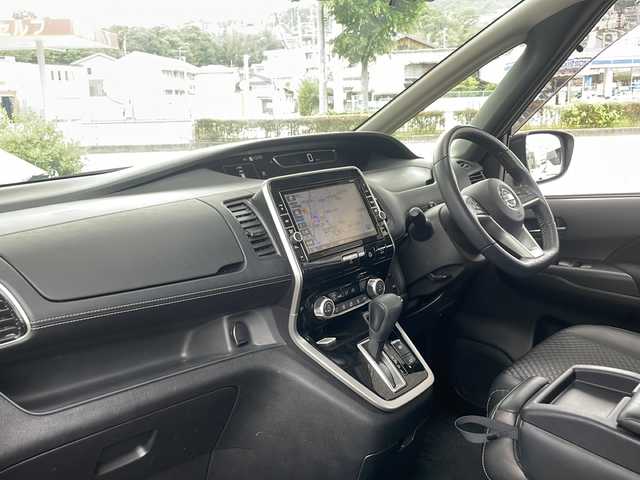 日産 セレナ ハイウェイスターVセレクションⅡ 兵庫県 2018(平30)年 5.5万km ダイヤモンドブラック ワンオーナー/セーフティパックB　1/純正9インチSDナビ/フルセグTV/Bluetooth/CD/DVD/BD/ETC/両側パワースライドドア/インテリジェントエマージェンシーブレーキ/LDW/ナビ連動ドライブレコーダー/ハンドルヒーター/防水シート/前席シートヒーター/リアオートエアコン/オートライト(LEDヘッドライト)/2列目超ロングスライド/横スライドシート/ステアリングスイッチ/純正セキュリティ/取扱説明書・保証書/-/-/1/プロパイロット/インテリジェントアラウンドビュー/インテリジェントルームミラー/電動パーキングブレーキ/オートブレーキホールド/フロント、バックソナー/車線逸脱防止支援/カーテン、サイドエアバック/踏み間違い衝突防止アシスト/インテリジェントパーキングアシスト/ふらつき警報/ヒーター付ドアミラー