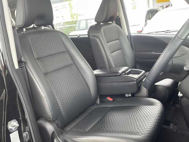 日産 セレナ ハイウェイスターVセレクションⅡ 兵庫県 2018(平30)年 5.5万km ダイヤモンドブラック ワンオーナー/セーフティパックB　1/純正9インチSDナビ/フルセグTV/Bluetooth/CD/DVD/BD/ETC/両側パワースライドドア/インテリジェントエマージェンシーブレーキ/LDW/ナビ連動ドライブレコーダー/ハンドルヒーター/防水シート/前席シートヒーター/リアオートエアコン/オートライト(LEDヘッドライト)/2列目超ロングスライド/横スライドシート/ステアリングスイッチ/純正セキュリティ/取扱説明書・保証書/-/-/1/プロパイロット/インテリジェントアラウンドビュー/インテリジェントルームミラー/電動パーキングブレーキ/オートブレーキホールド/フロント、バックソナー/車線逸脱防止支援/カーテン、サイドエアバック/踏み間違い衝突防止アシスト/インテリジェントパーキングアシスト/ふらつき警報/ヒーター付ドアミラー