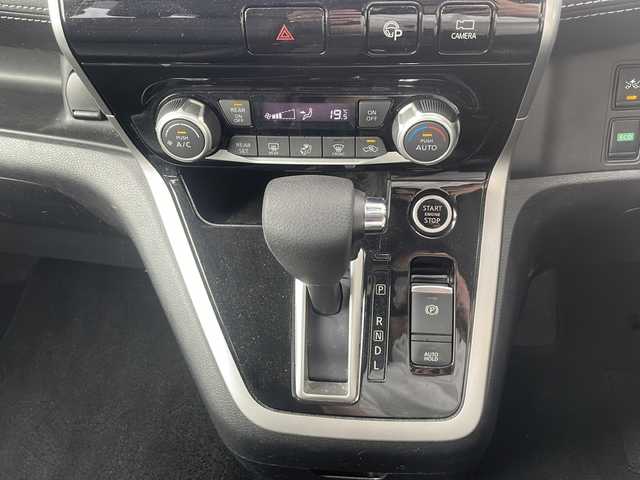日産 セレナ ハイウェイスターVセレクションⅡ 兵庫県 2018(平30)年 5.5万km ダイヤモンドブラック ワンオーナー/セーフティパックB　1/純正9インチSDナビ/フルセグTV/Bluetooth/CD/DVD/BD/ETC/両側パワースライドドア/インテリジェントエマージェンシーブレーキ/LDW/ナビ連動ドライブレコーダー/ハンドルヒーター/防水シート/前席シートヒーター/リアオートエアコン/オートライト(LEDヘッドライト)/2列目超ロングスライド/横スライドシート/ステアリングスイッチ/純正セキュリティ/取扱説明書・保証書/-/-/1/プロパイロット/インテリジェントアラウンドビュー/インテリジェントルームミラー/電動パーキングブレーキ/オートブレーキホールド/フロント、バックソナー/車線逸脱防止支援/カーテン、サイドエアバック/踏み間違い衝突防止アシスト/インテリジェントパーキングアシスト/ふらつき警報/ヒーター付ドアミラー