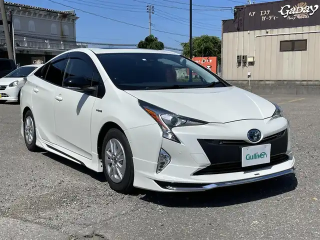 トヨタ プリウス Sセーフティプラス 新潟県 2016(平28)年 3.1万km ホワイトパールクリスタルシャイン 純正９インチメモリナビ/フルセグ/　CD/SD/Bluetooth/DSZT-YC4T/バックカメラ/スマートキー×２/プリクラッシュセーフティ/レーダークルーズコントロール/モデリスタフルエアロ/TRDリアウィング/コーナーセンサー/社外アルミ１９インチ付きノーマルタイヤ/　（積み込み６mm）/社外車高調積み込み/ビルトインETC2.0