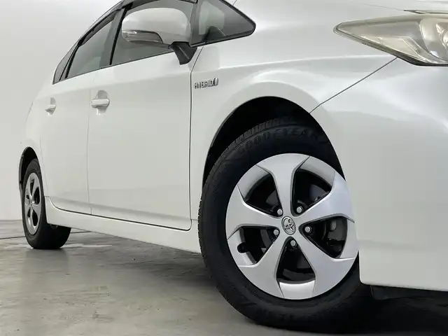 トヨタ プリウス S 福岡県 2013(平25)年 3.3万km ホワイトパールクリスタルシャイン 純正ナビ　/バックカメラ　/ＥＴＣ　/前方ドライブレコーダー　/プッシュスタート　/スマートキー　/コーナーセンサー　/電動格納式ドアミラー　/ステアリングリモコン　/純正フロアマット　/純正ドアバイザー　/オートライト