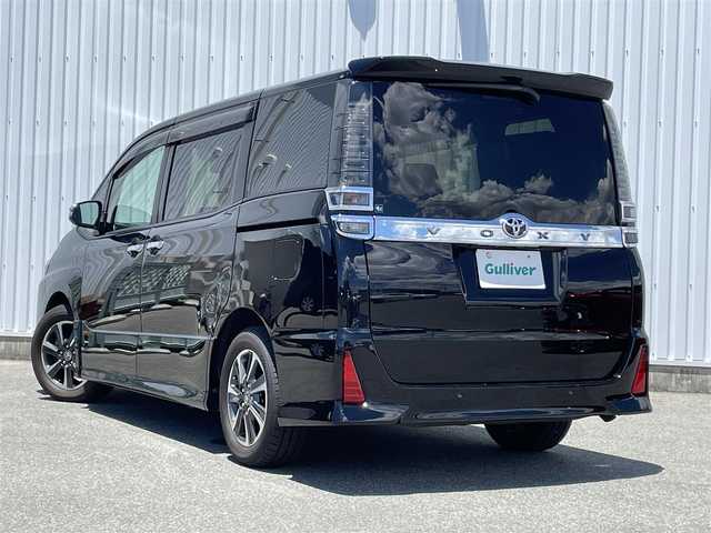 トヨタ ヴォクシー ZS 煌Ⅲ 福岡県 2020(令2)年 3.8万km ブラック ケンウッド８型ナビ（ＭDＶ－Ｓ７０７Ｌ）/社外フリップダウンモニター　/フルセグＴＶ　/バックモニター　/両側パワースライドドア　/トヨタセーフティセンス　/ＬＥＤヘッドライト　/ＥＴＣ　/ハーフレザーシート/純正16インチアルミ/スマートキー/プッシュスタート