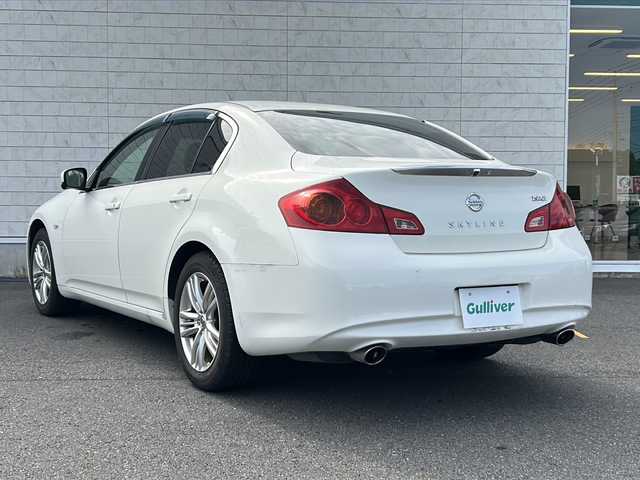 日産 スカイライン 250GT 福岡県 2012(平24)年 4.8万km クリスタルホワイトパール (株)IDOMが運営する【じしゃロン八幡西店】の自社ローン専用車両になります。こちらは現金またはオートローンご利用時の価格です。自社ローンご希望の方は別途その旨お申付け下さい/社外ナビ/　　BT/CD/DVD/フルセグ/バックカメラ/ハーフレザーシート/パワーシート/純正17インチアルミホイール/HIDオートライト/純正フロアマット/スマートキー/ETC